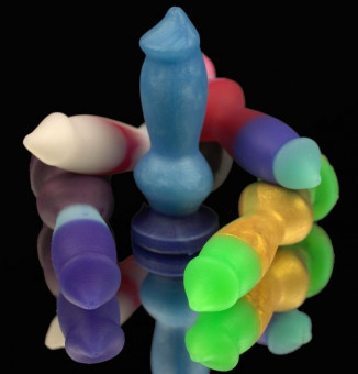 Брелок в форме члена собаки "Стаффорд"