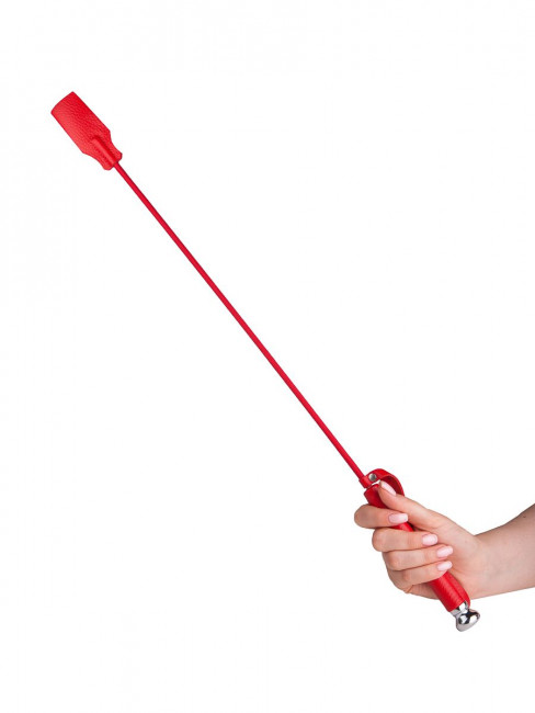 Красный стек с кожаной ручкой - 70 см. Красный стек с кожаной ручкой - 70 см.