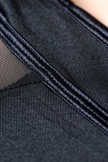 Облегающее платье с открытым плечом Облегающее платье с открытым плечом