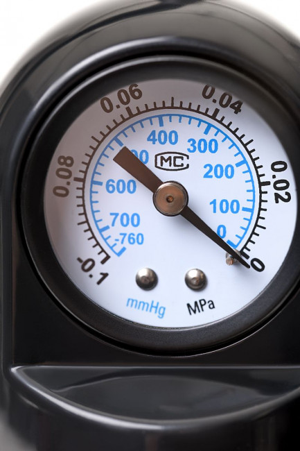 Мощная вакуумная помпа с манометром Мощная вакуумная помпа с манометром