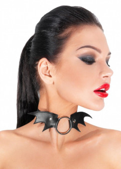 Черный чокер с кольцом "Летучая мышь"