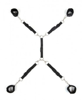 Две пары черных наручников, крепящиеся к матрасу