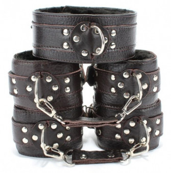 Набор коричневых фиксаторов: наручники с мехом, наножники и ошейник 