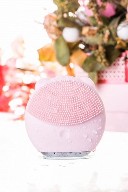 Розовый силиконовый массажер для лица Yovee Gummy Bear Розовый силиконовый массажер для лица Yovee Gummy Bear