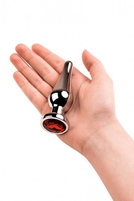 Серебристая удлиненная коническая анальная пробка с красным кристаллом - 10 см. 