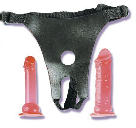 Трусики из кожзаменителя с двумя фаллоимитаторами CROTCHLESS STRAP-ON 2 DONGS HOT PINK Трусики из кожзаменителя с двумя фаллоимитаторами CROTCHLESS STRAP-ON 2 DONGS HOT PINK