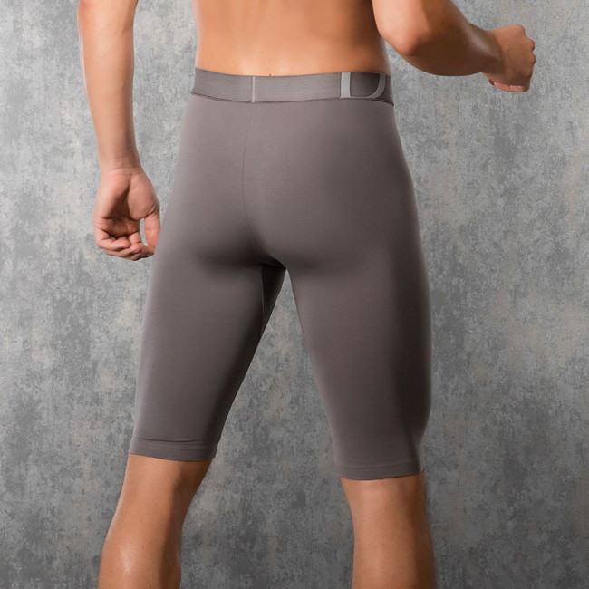 Мужские трусы-боксеры длиной до колена Мужские трусы-боксеры длиной до колена