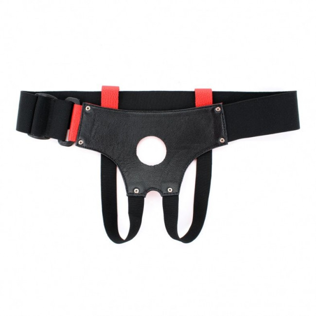Красные кожаные трусики для страпона Красные кожаные трусики для страпона