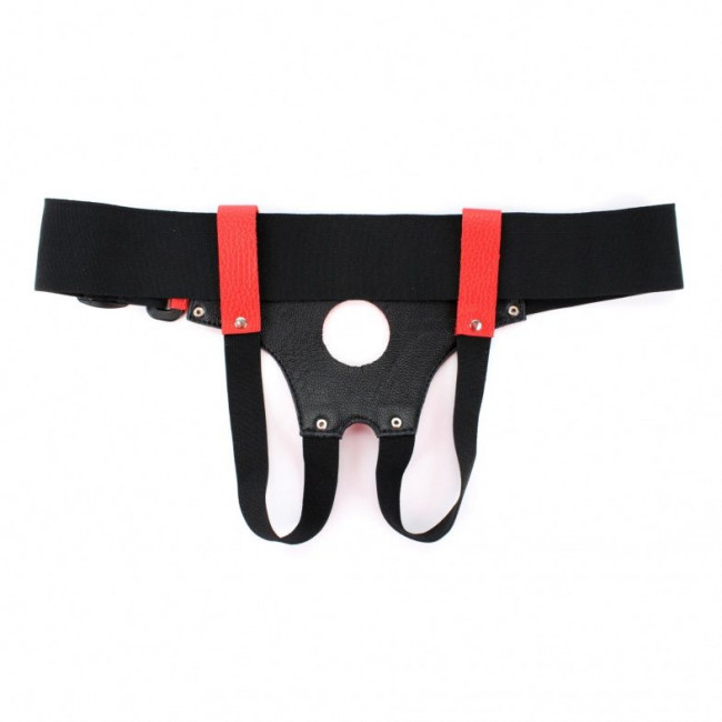 Красные кожаные трусики для страпона Красные кожаные трусики для страпона