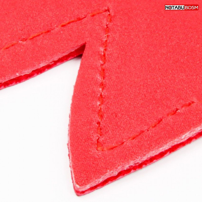 Стильная красная маска на глаза Стильная красная маска на глаза