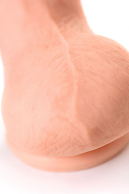 Телесный реалистичный фаллоимитатор Oliver - 18,5 см.