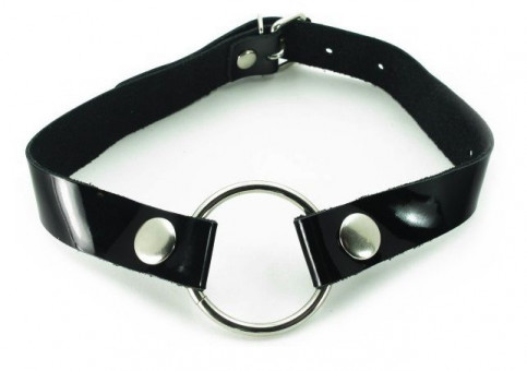 Кляп с кольцом и лаковым ремешком