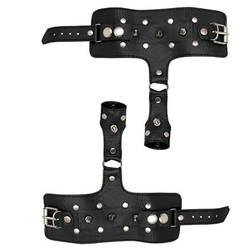 Наручники на кожаной подкладке, украшенные шипами Наручники на кожаной подкладке, украшенные шипами