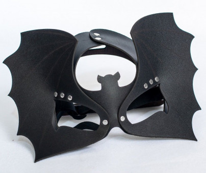 Черная кожаная маска на глаза "Летучая мышь"