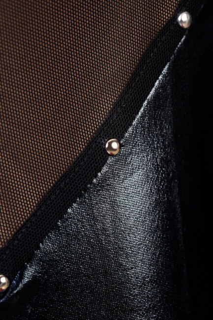 Эффектное платье с вставкой-сердечком и открытой спинкой Эффектное платье с вставкой-сердечком и открытой спинкой