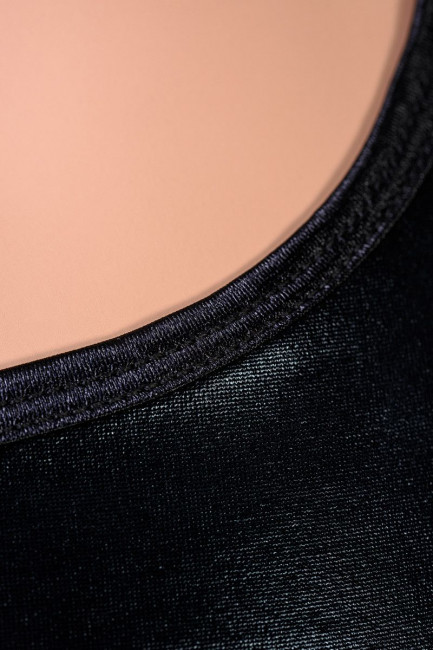 Эффектное платье с вставкой-сердечком и открытой спинкой Эффектное платье с вставкой-сердечком и открытой спинкой