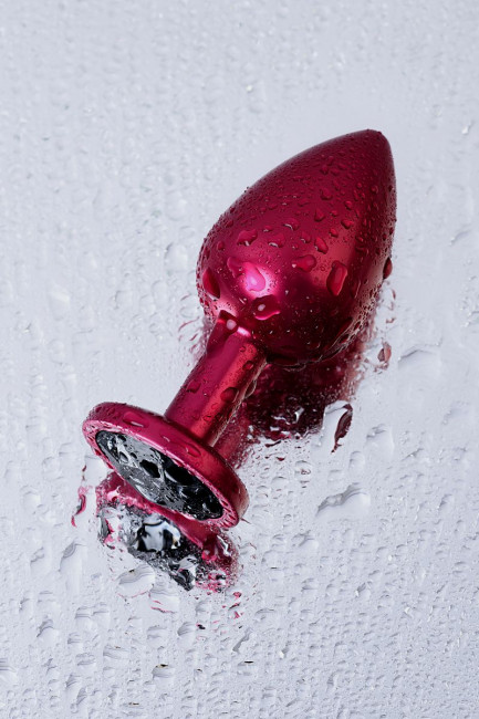 Красный анальный плаг с кристаллом черного цвета - 8,2 см. Красный анальный плаг с кристаллом черного цвета - 8,2 см.