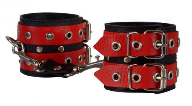Красно-чёрные наручники из кожи Красно-чёрные наручники из кожи