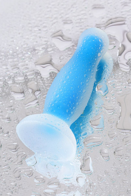 Голубая, светящаяся в темноте анальная втулка Kyle Glow - 10 см. Голубая, светящаяся в темноте анальная втулка Kyle Glow - 10 см.