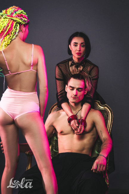 Красно-черные наручники Bizzare Красно-черные наручники Bizzare