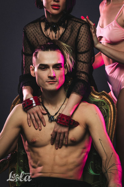 Красно-черные наручники Bizzare Красно-черные наручники Bizzare