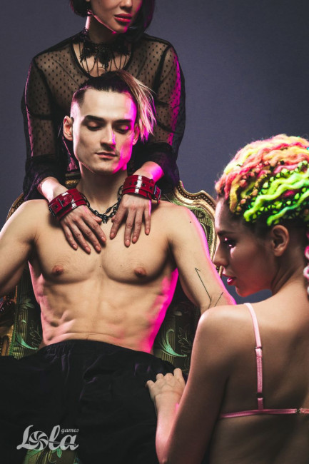 Красно-черные наручники Bizzare Красно-черные наручники Bizzare