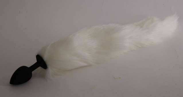 Силиконовая анальная пробка с белоснежным хвостом "Снежный Барс"