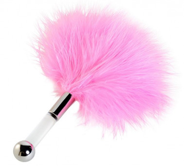 Розовая пуховая щекоталка