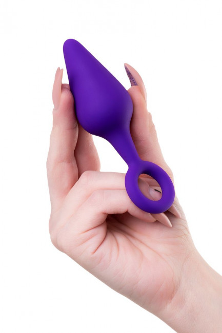 Фиолетовая анальная втулка с ограничительным колечком - 11,5 см. Фиолетовая анальная втулка с ограничительным колечком - 11,5 см.