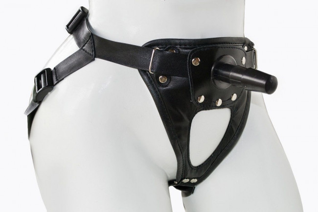 Страпон телесного цвета с регулируемыми трусиками - 15,7 см. Страпон телесного цвета с регулируемыми трусиками - 15,7 см.