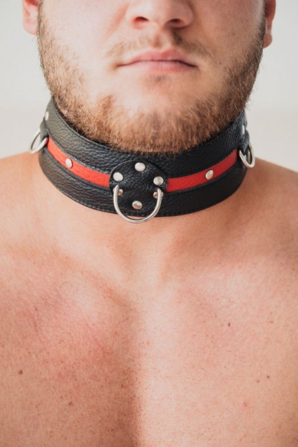 Черно-красный кожаный ошейник увеличенного размера с кольцом