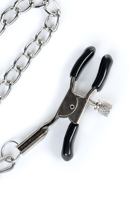 Красный кляп-трензель Theatre в виде косточки с зажимами для сосков Красный кляп-трензель Theatre в виде косточки с зажимами для сосков