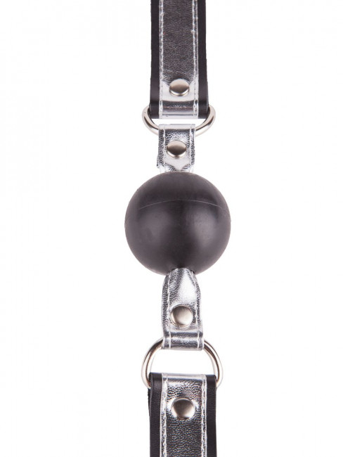 Кляп-шарик на чёрно-серебристых ремешках