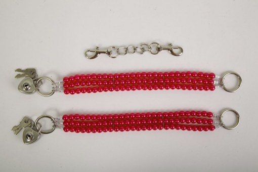 Красные оковы на ноги из бус