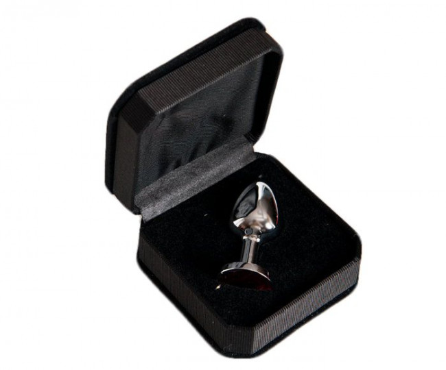 Малая серебристая анальная втулка с красным кристаллом - 6 см. Малая серебристая анальная втулка с красным кристаллом - 6 см.