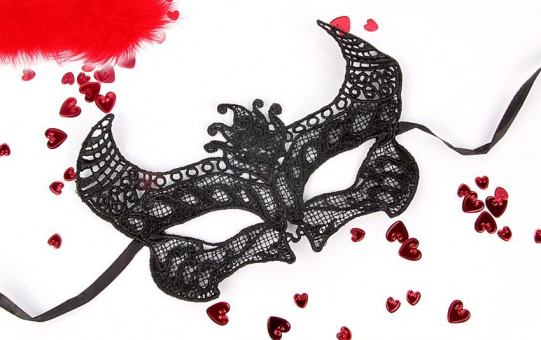 Черная ажурная текстильная маска "Мишель"