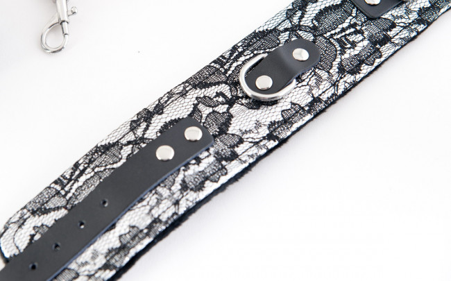 Серебристый кружевной бондажный комплект Серебристый кружевной бондажный комплект