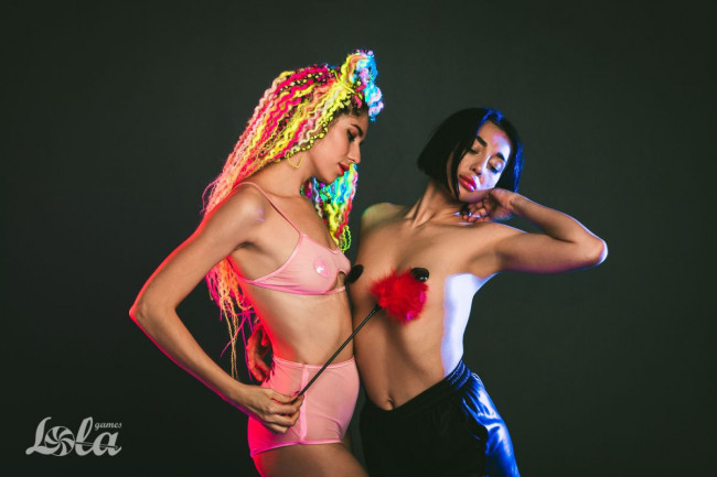 Красный пуховый тиклер Nightfall - 41 см. Красный пуховый тиклер Nightfall - 41 см.