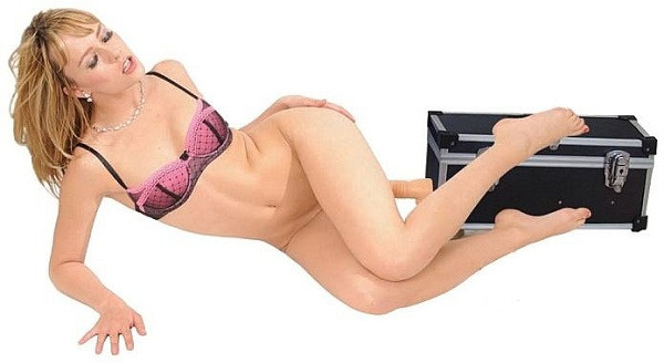 Секс-машина с 2 сменными насадками и вибратором Секс-машина с 2 сменными насадками и вибратором