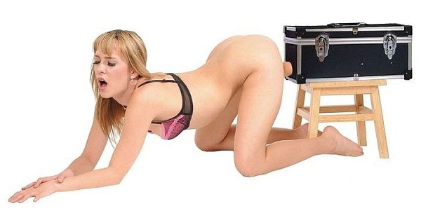 Секс-машина с 2 сменными насадками и вибратором Секс-машина с 2 сменными насадками и вибратором