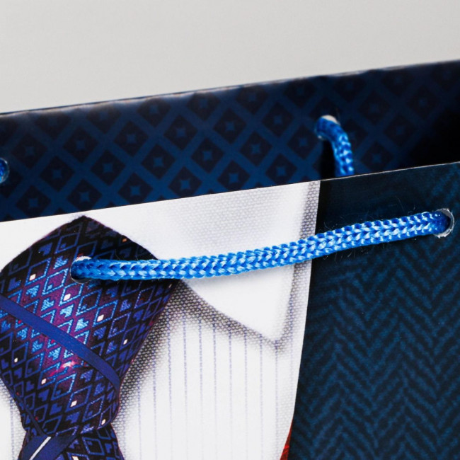 Малый бумажный пакет «Поздравляю!» - 18 х 23 см. Малый бумажный пакет «Поздравляю!» - 18 х 23 см.