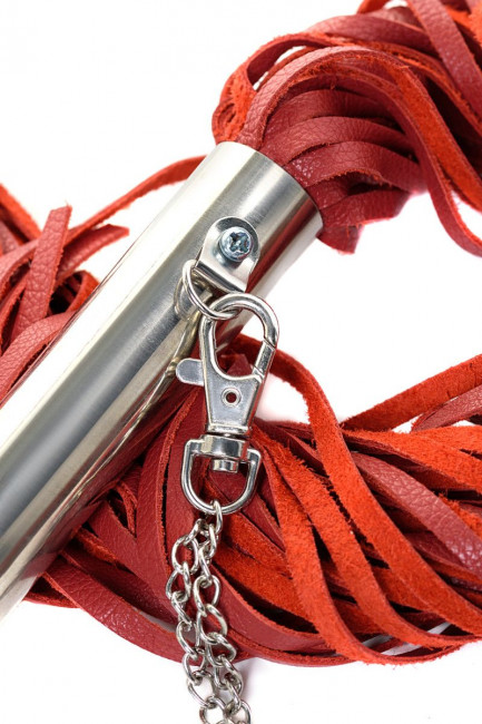 Красная кожаная плеть Красная кожаная плеть