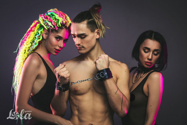 Черные наручники Serenity Черные наручники Serenity