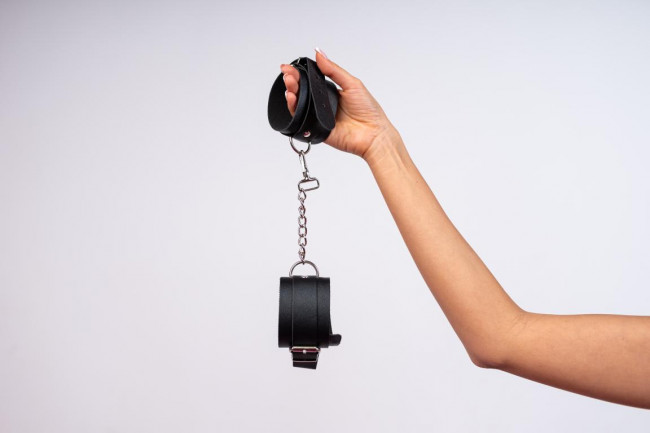 Черные наножники с металлическим креплением Черные наножники с металлическим креплением