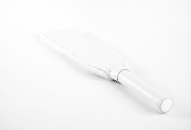 Белая двустороння шлепалка из натуральной кожи и меха - 35 см.