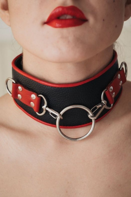 Черный кожаный ошейник с кольцом Черный кожаный ошейник с кольцом
