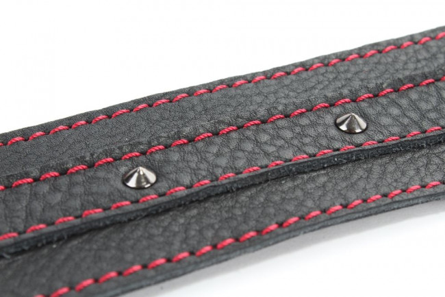 Черный ошейник из натуральной кожи с шипами Черный ошейник из натуральной кожи с шипами