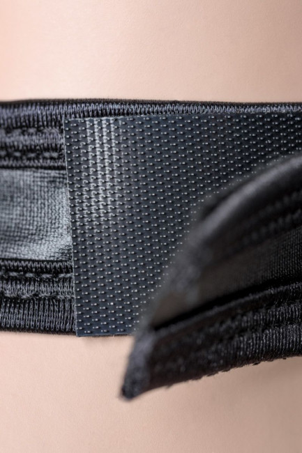 Облегающее платье с прозрачными вставками на спинке Облегающее платье с прозрачными вставками на спинке