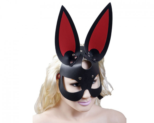Черно-красная кожаная маска с длинными ушками Черно-красная кожаная маска с длинными ушками