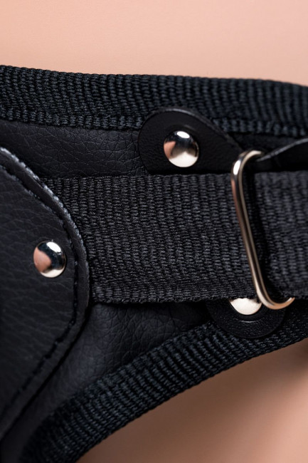 Телесный страпон Harness LESBI с вагинальной пробкой Телесный страпон Harness LESBI с вагинальной пробкой